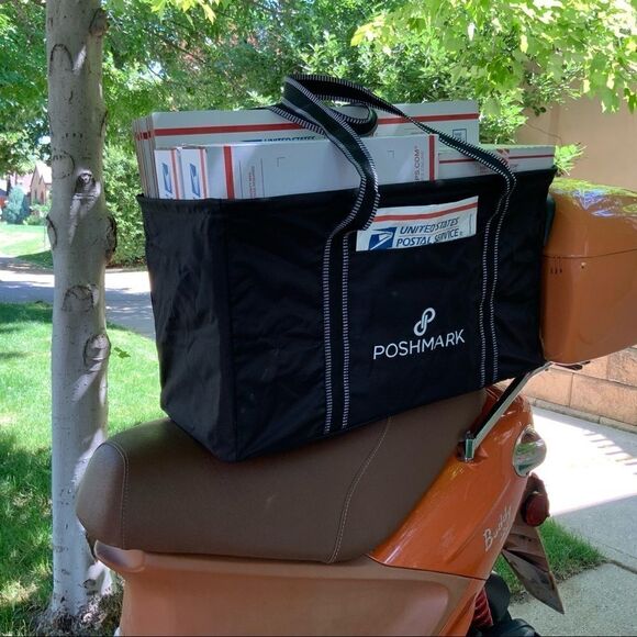 POSHMARK XXL ULTIMATE WIREFRAME UTILITY TOTE IN BLACK FABRIC COLLAPSIBLE POCKET - Picture 4 of 14